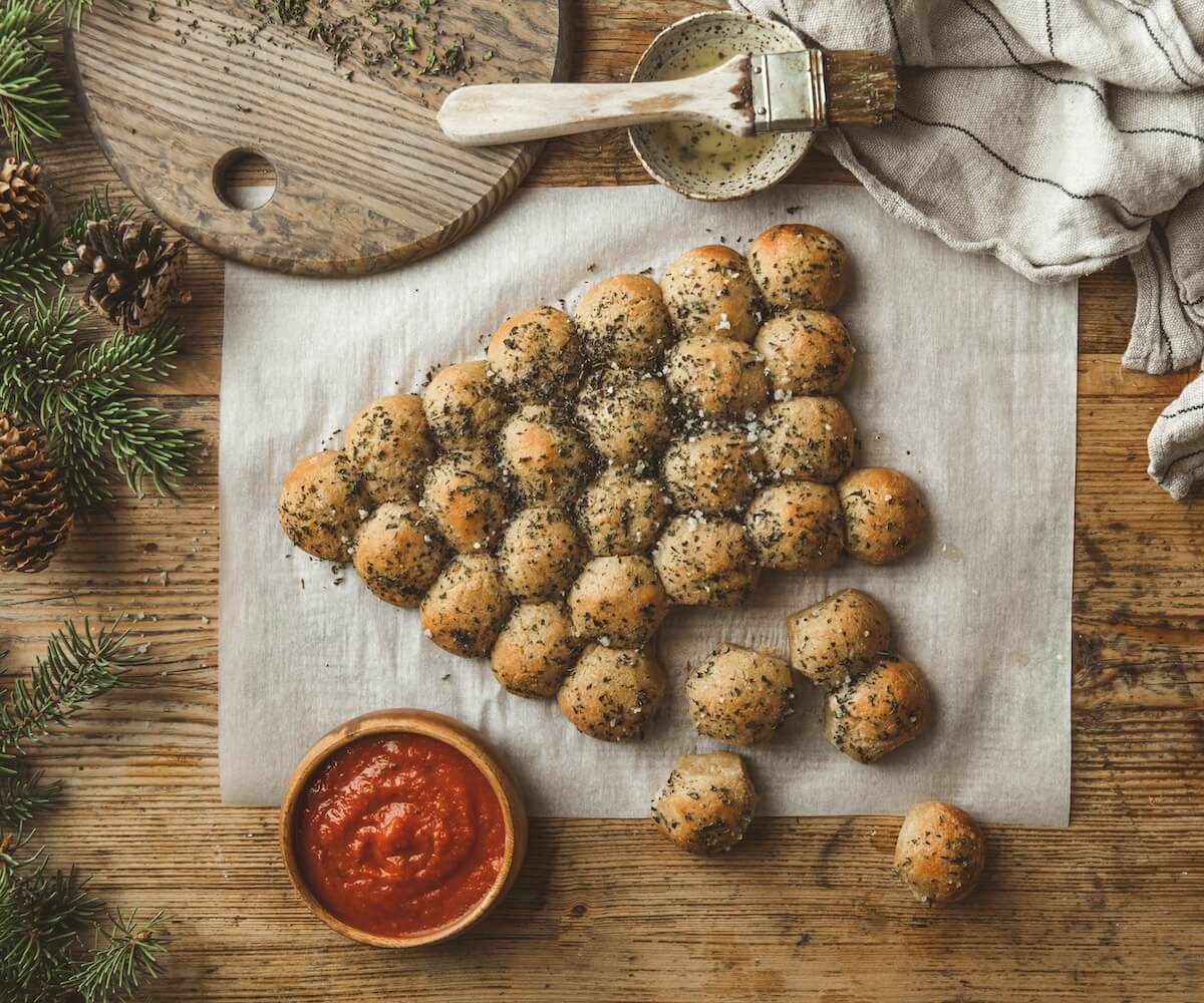 Herb & Cheese Christmas Tree Pull-Apart Bread 