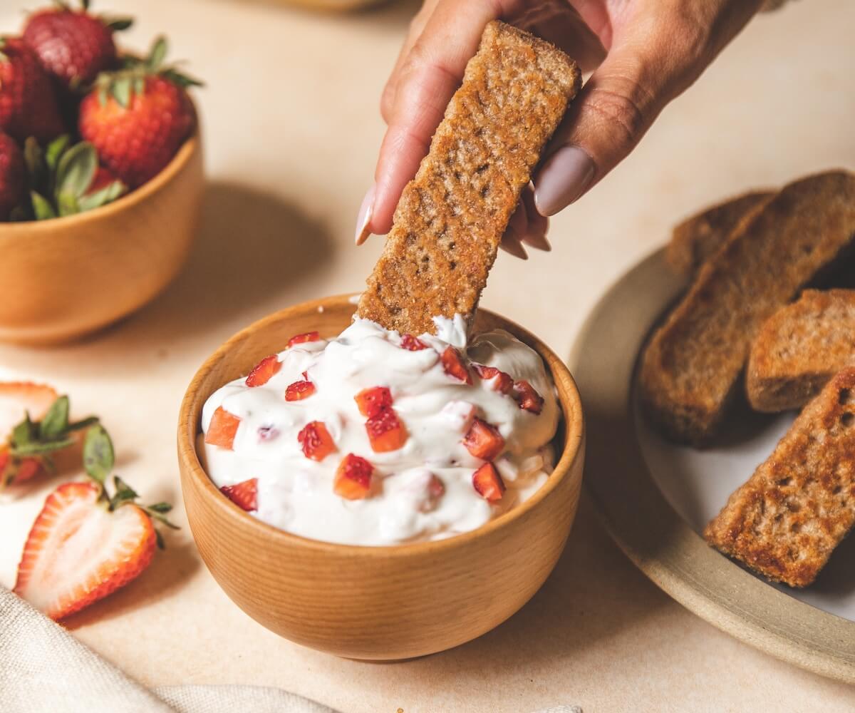 Strawberry Cheesecake Yogurt Fruit Dip
